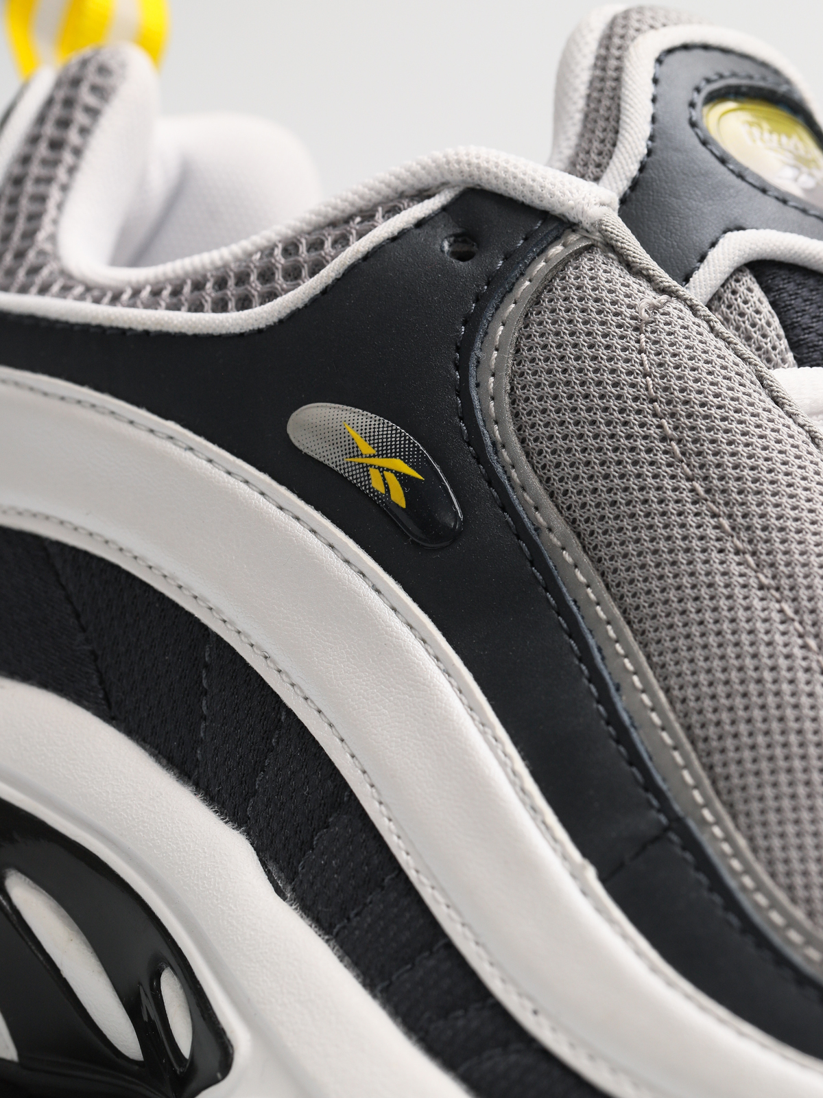 Buty Reebok Daytona Dmx (og wht/night navy/mgh solid grey/yellow/black)