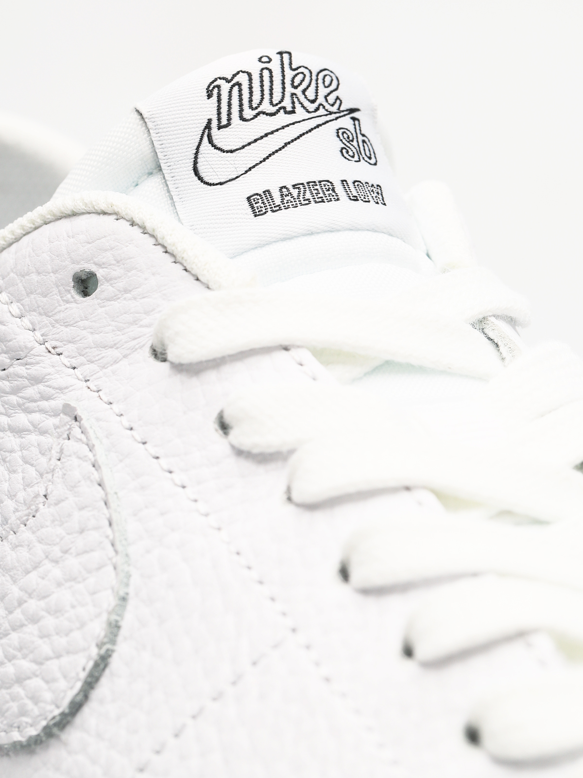 Buty Nike SB Sb Zoom Blazer Low NBA (white/white rush blue university red)